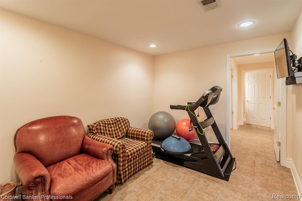 26270 VALHALLA Drive, Farmington Hills, MI 48331 — Photo 33