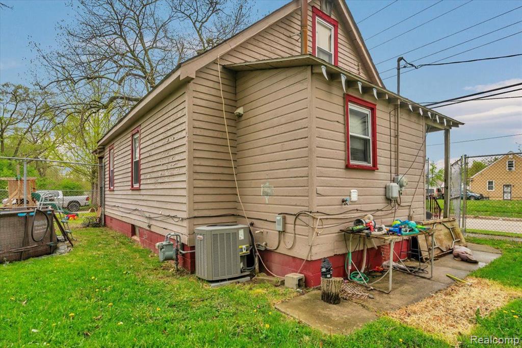 7556 SAINT MARYS Street, Detroit, MI 48228 — Photo 23