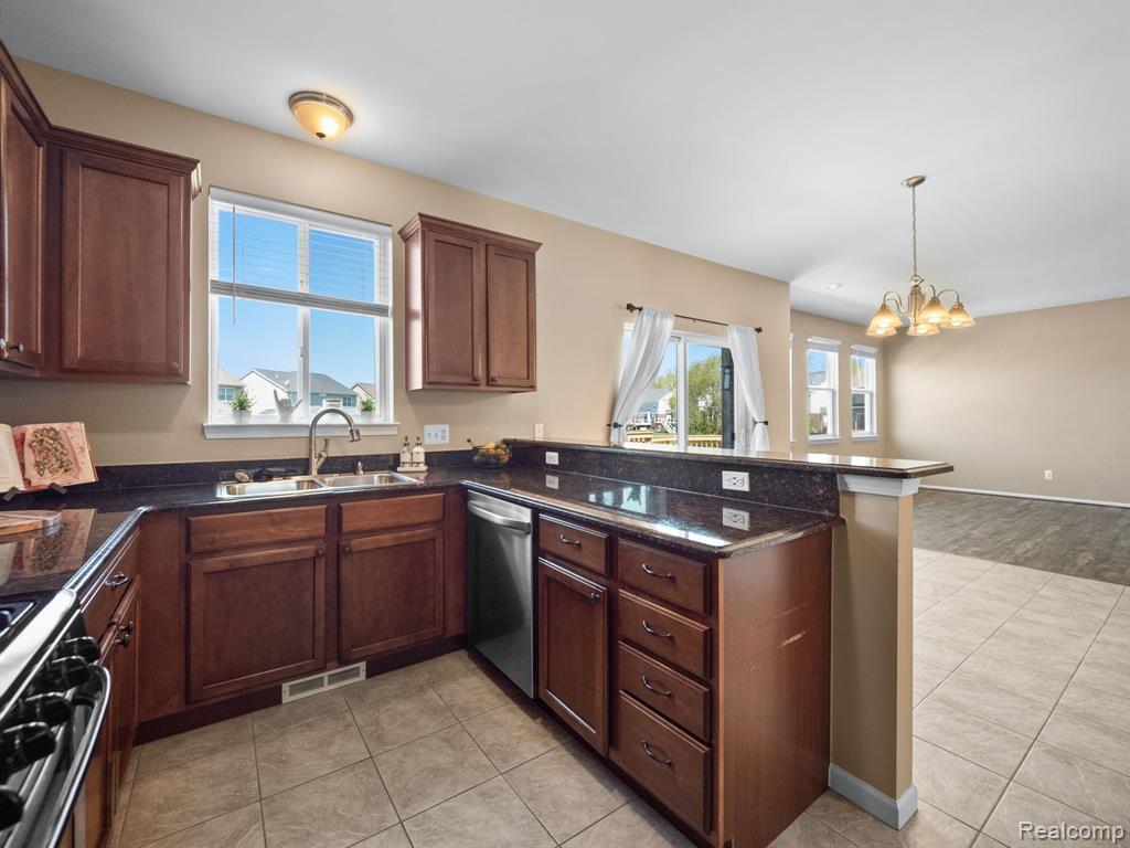 28385 COTTAGE Lane, New Hudson, MI 48165 — Photo 13