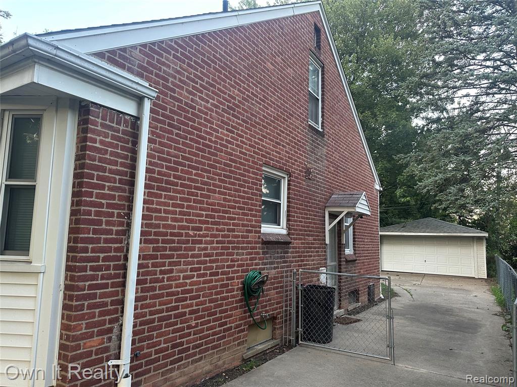 9988 Arnold, Redford, MI 48239 — Photo 2