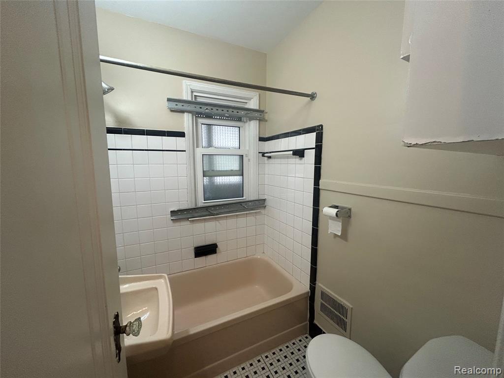 5290 University Place, Detroit, MI 48224 — Photo 16