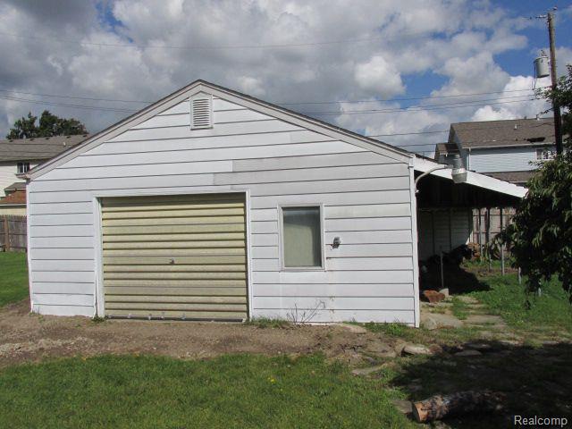 40 REGENTS Drive, Troy, MI 48084 — Photo 13