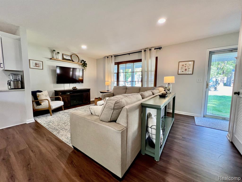 4245 SURREY Lane, Fort Gratiot, MI 48059 — Photo 4