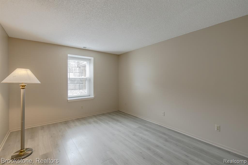 5078 Harbor Oak Drive, 40, Waterford, MI 48329 — Photo 27