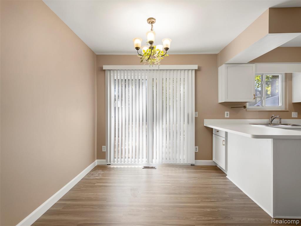 970 Golfview Drive, Lake Orion, MI 48362 — Photo 14