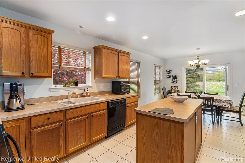 1390 COURTNEY, Hartland, MI 48353 — Photo 11