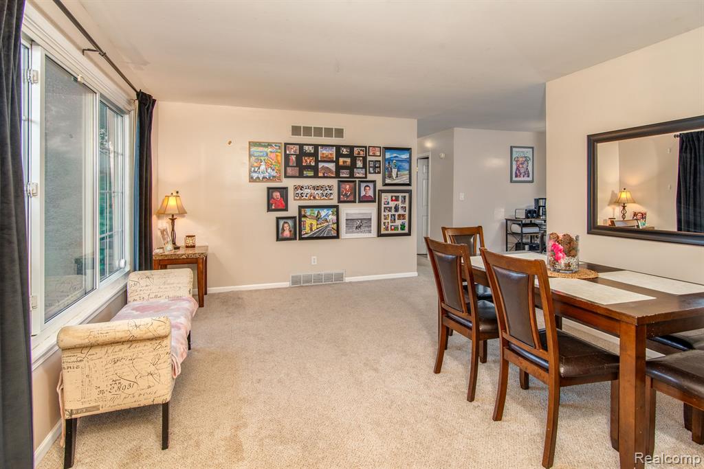 5255 OAKVIEW Drive, Swartz Creek, MI 48473 — Photo 5