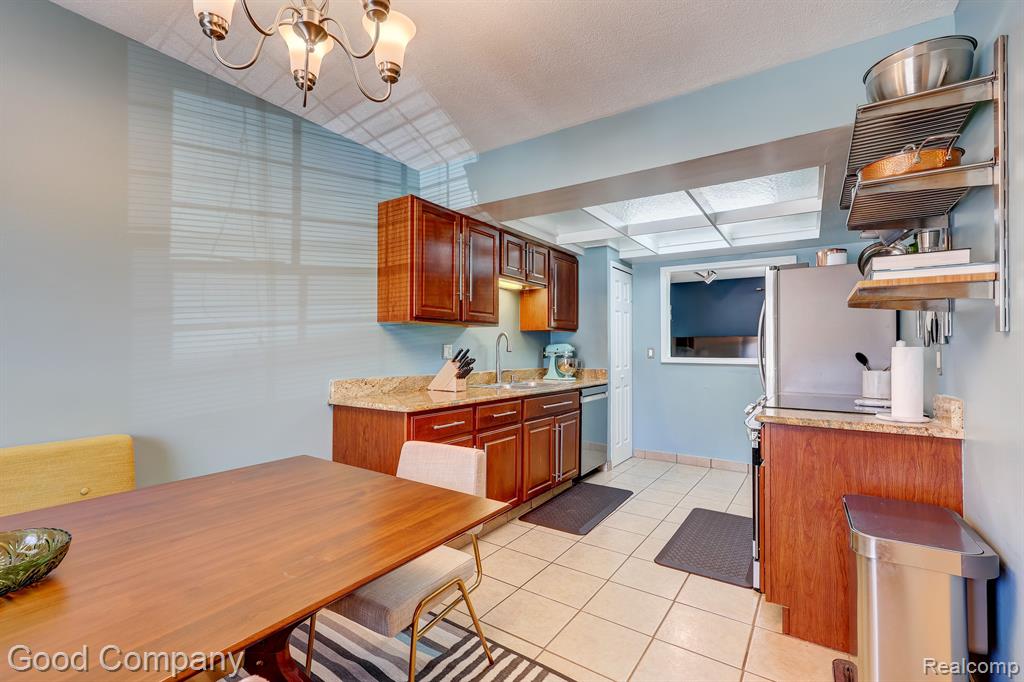28660 LOWELL N, Southfield, MI 48076 — Photo 12