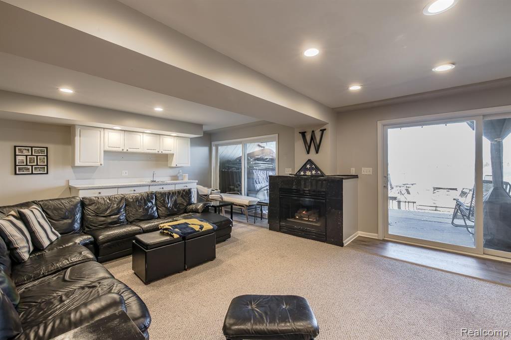 4830 SHERWELL Drive, Waterford, MI 48327 — Photo 32