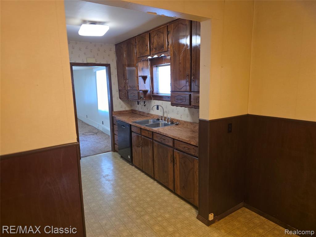 952 Lakeview Street, Waterford, MI 48328 — Photo 12