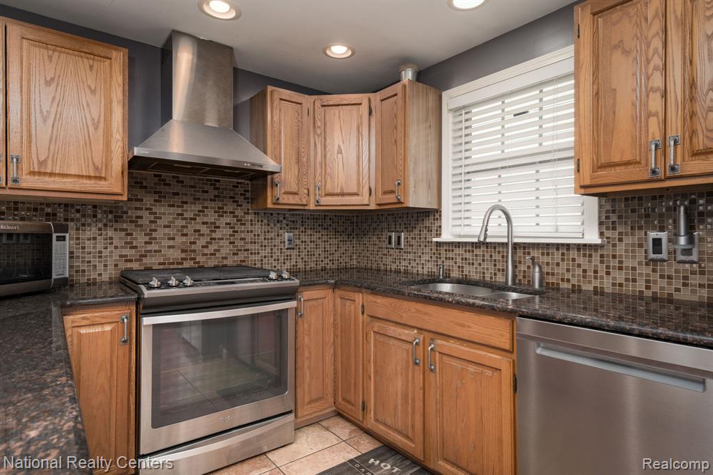 402 N West Street, Royal Oak, MI 48067 — Photo 11