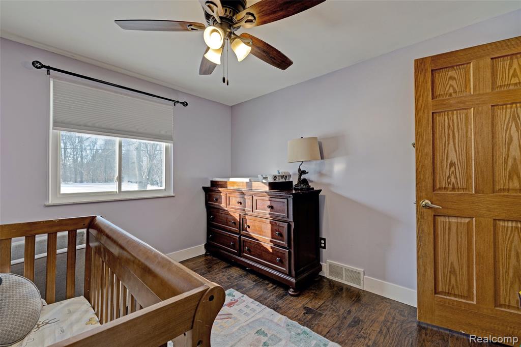 4380 Baza, Leonard, MI 48367 — Photo 18