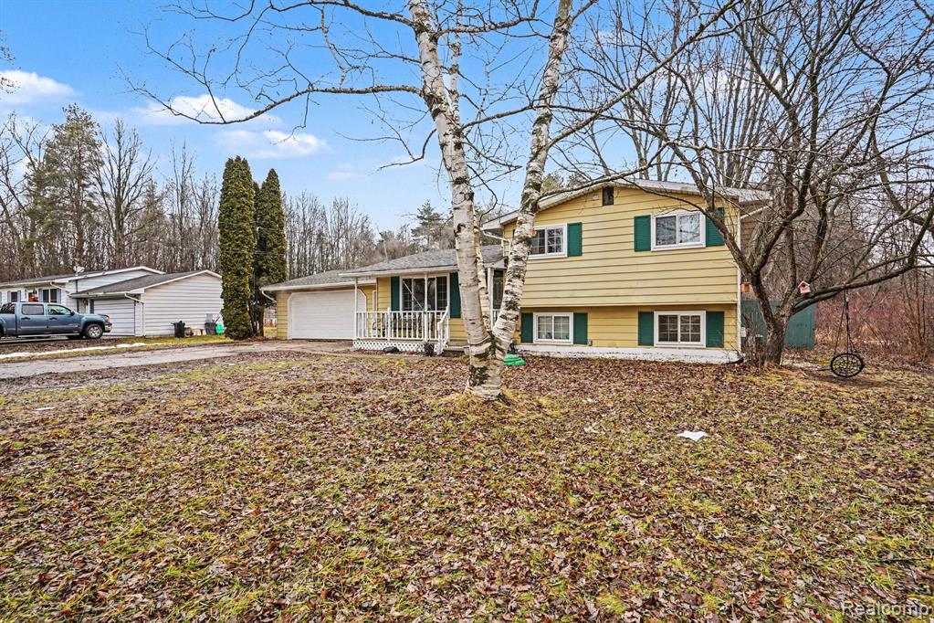 5429 Wakefield Road, Grand Blanc, MI 48439 — front exterior