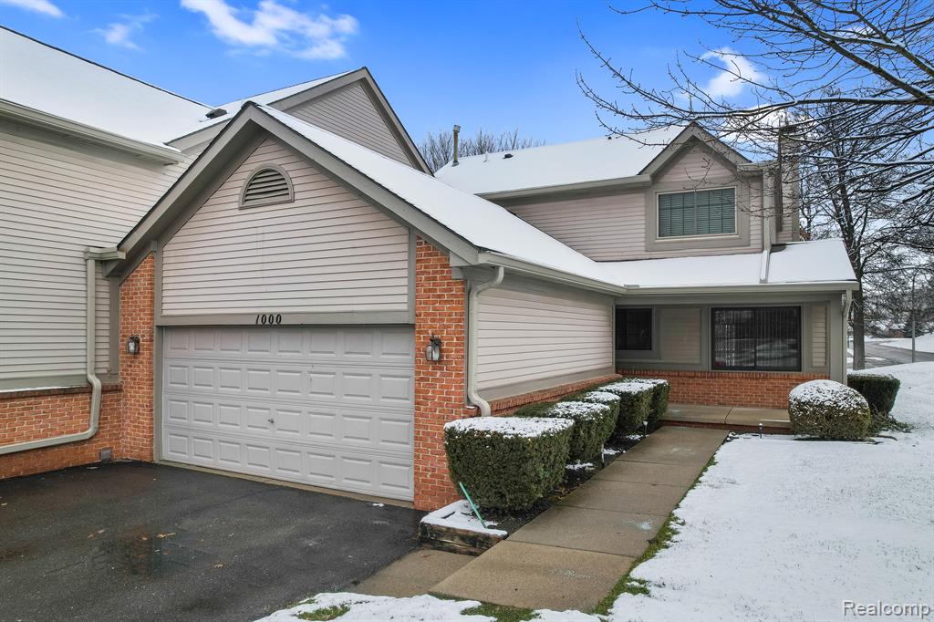 1000 PINEWOOD, Brighton, MI 48116 — Photo 2