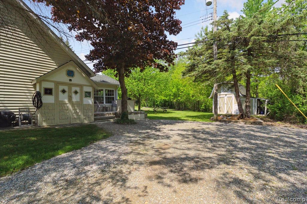 898 ROWLAND Road, Leonard, MI 48367 — Photo 45