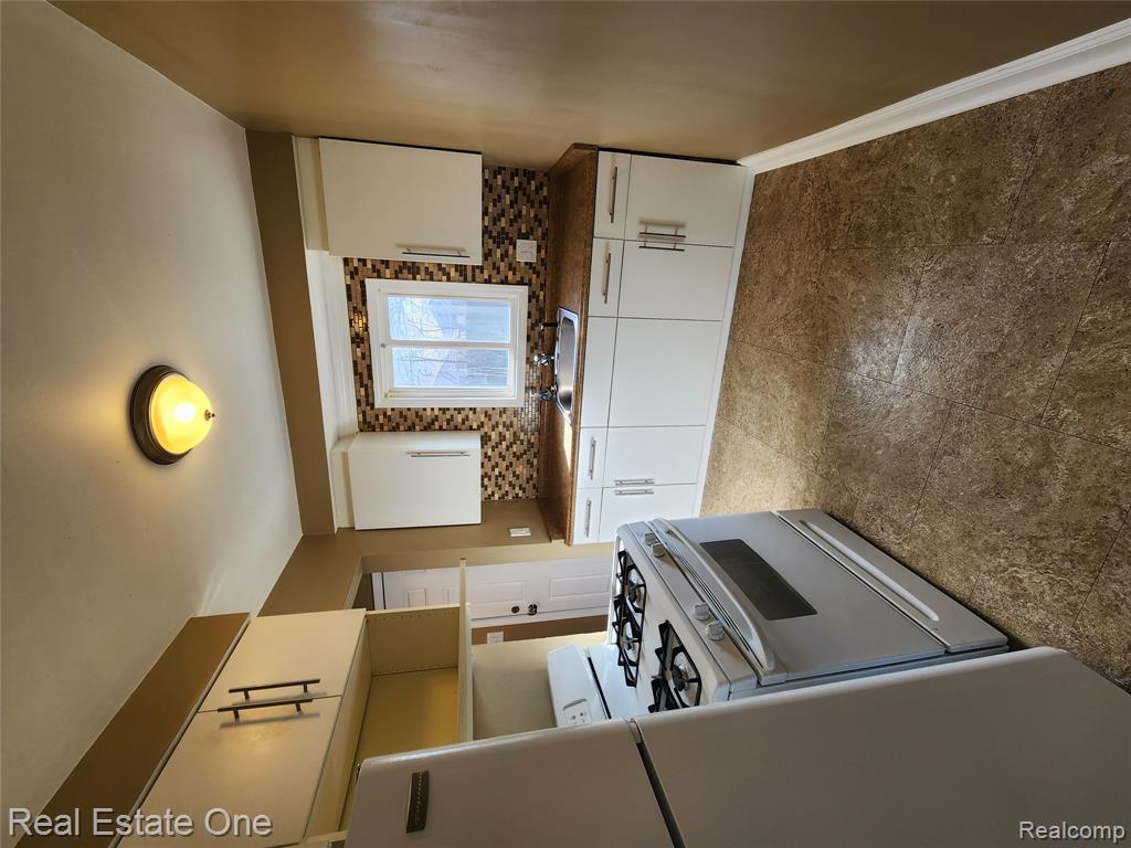 8741 W 9 Mile Road, Oak Park, MI 48237 — Photo 9