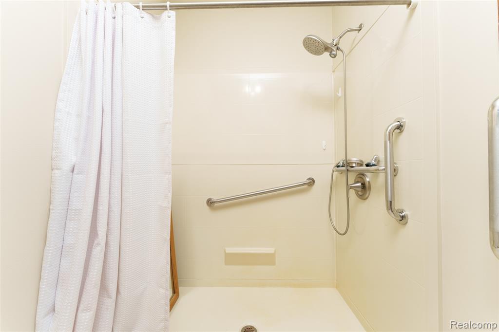 712 E Grand River Avenue, Fowlerville, MI 48836 — Photo 12