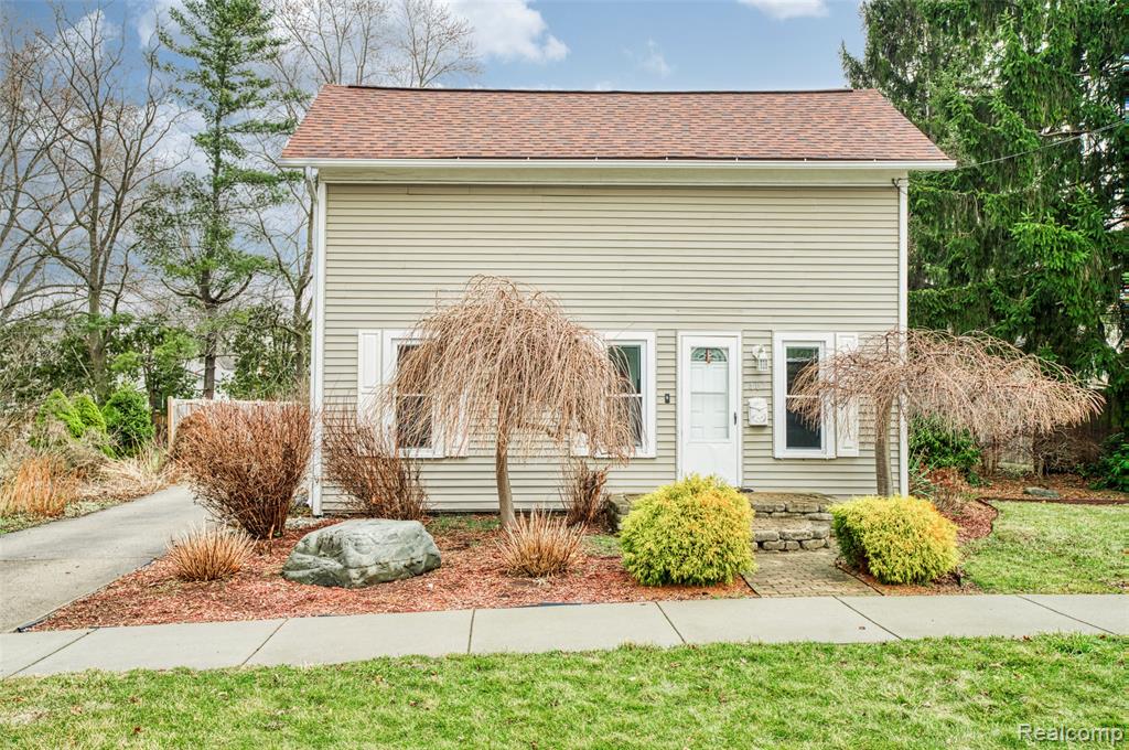 407 S Cedar Street, Williamston, MI 48895 — front exterior