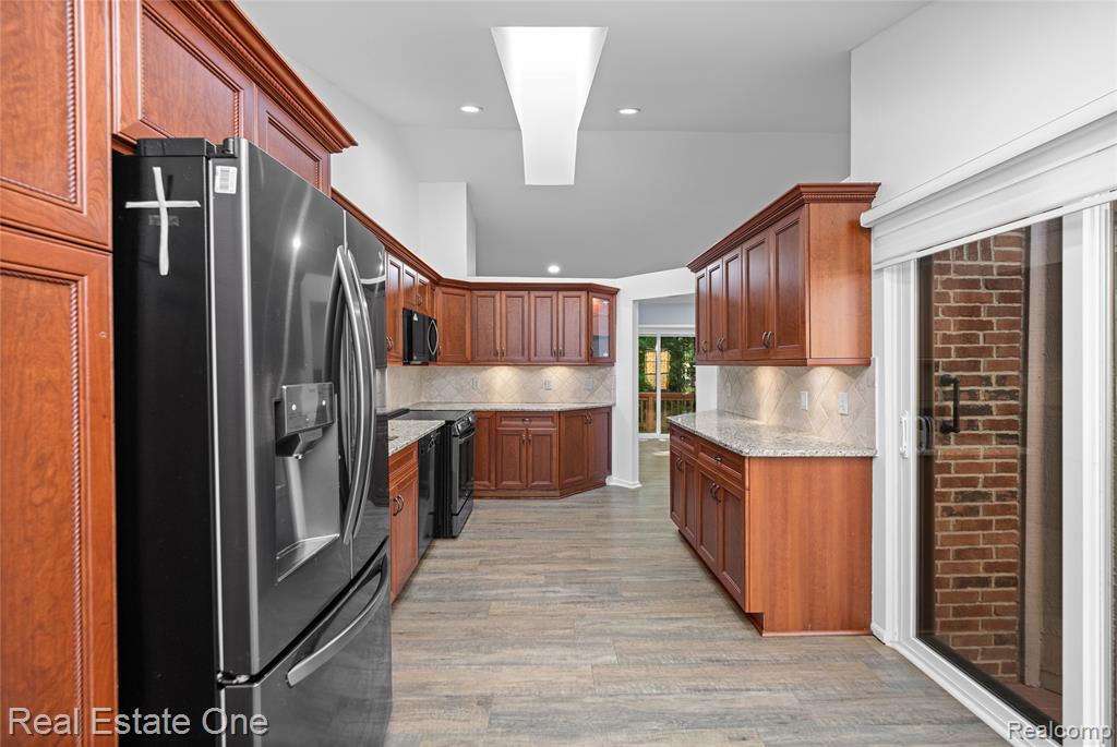 7332 Meadowridge Circle, West Bloomfield, MI — Photo 17