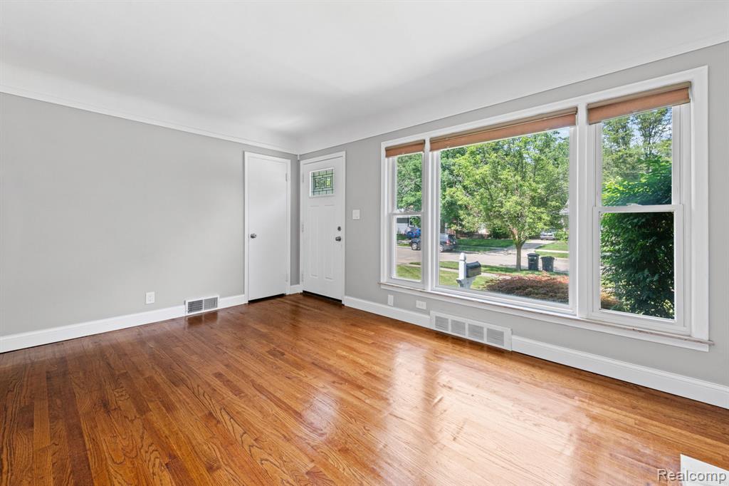 20700 Damman Street, Harper Woods, MI 48225 — Photo 8