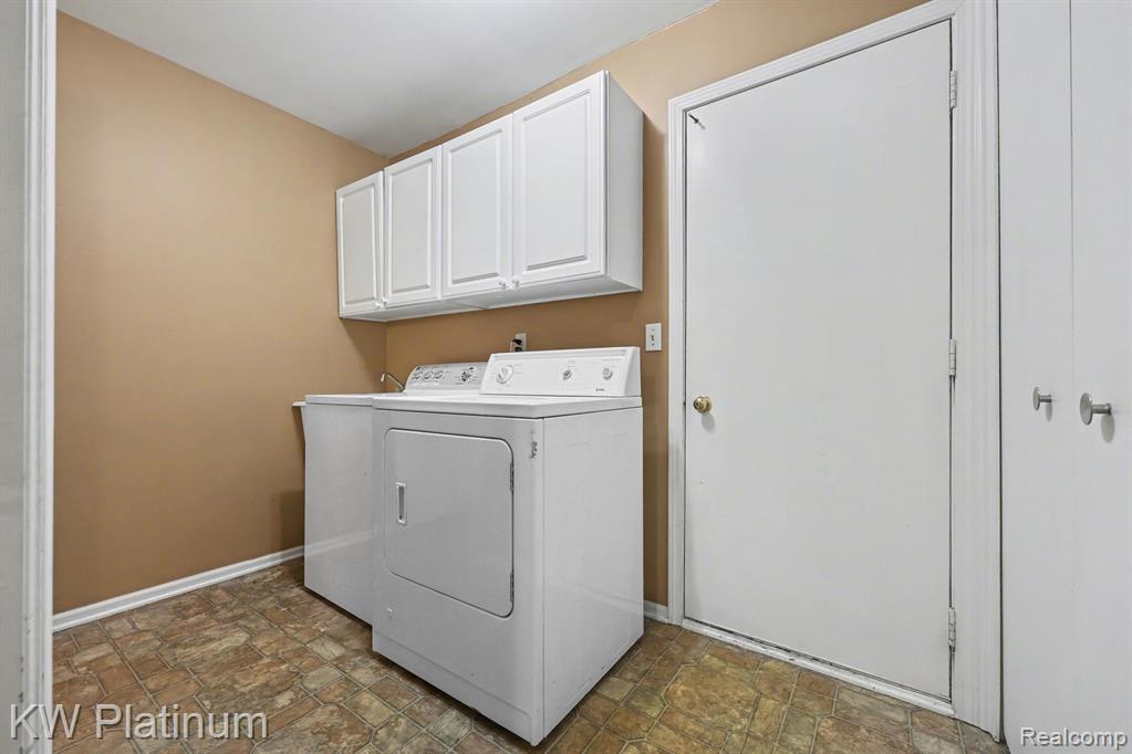 48459 Hudson Bay Court, Utica, MI 48315 — Photo 17