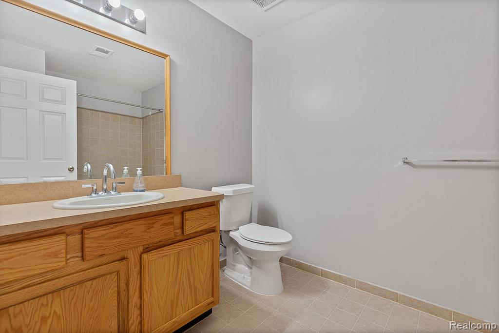 1924 FLAGSTONE Circle, Rochester, MI 48307 — Photo 18
