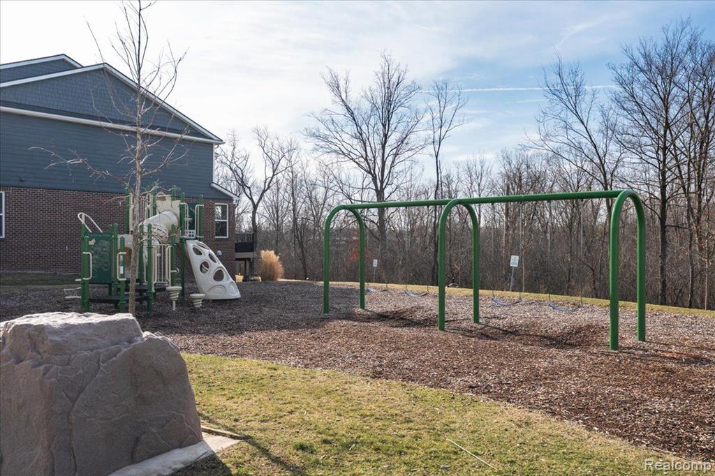 43646 CHANCELLOR Lane, Novi, MI — Photo 31