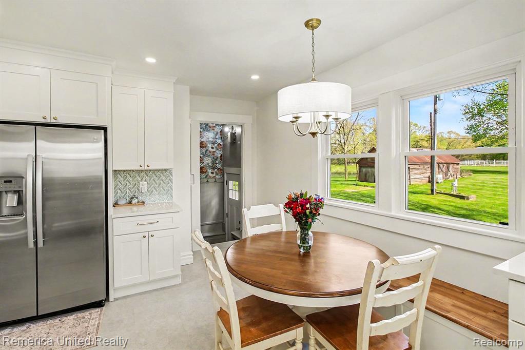 525 W Buno Road, Milford, MI 48381 — Photo 9