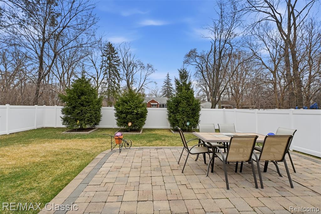 9260 Liberty Court, Livonia, MI 48150 — Photo 23