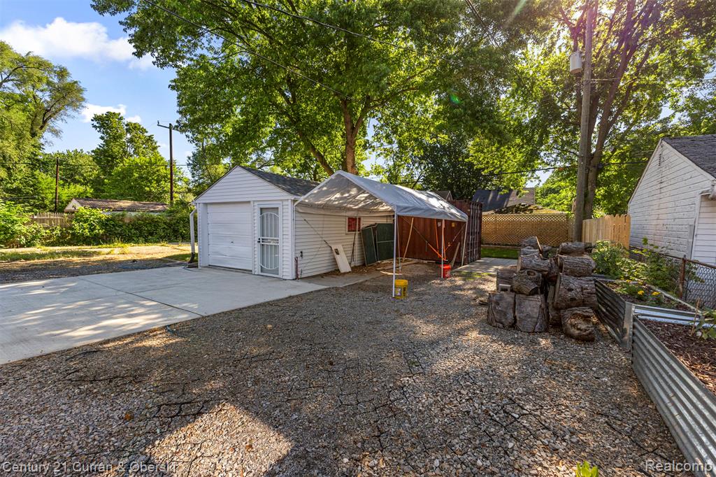 9976 Pierson Street, Detroit, MI 48228 — Photo 37
