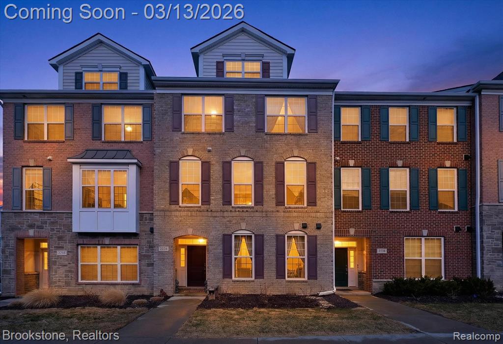 2721 S Spurway Drive, Ann Arbor, MI 48105 — front exterior