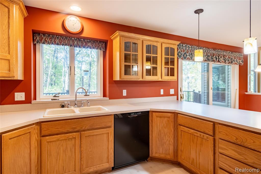 11410 Tall Shadows Court, Pinckney, MI 48169 — Photo 16
