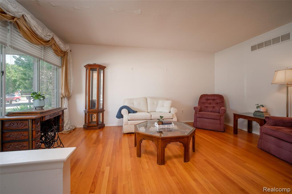 42929 Versailles Road, Canton, MI 48187 — Photo 6