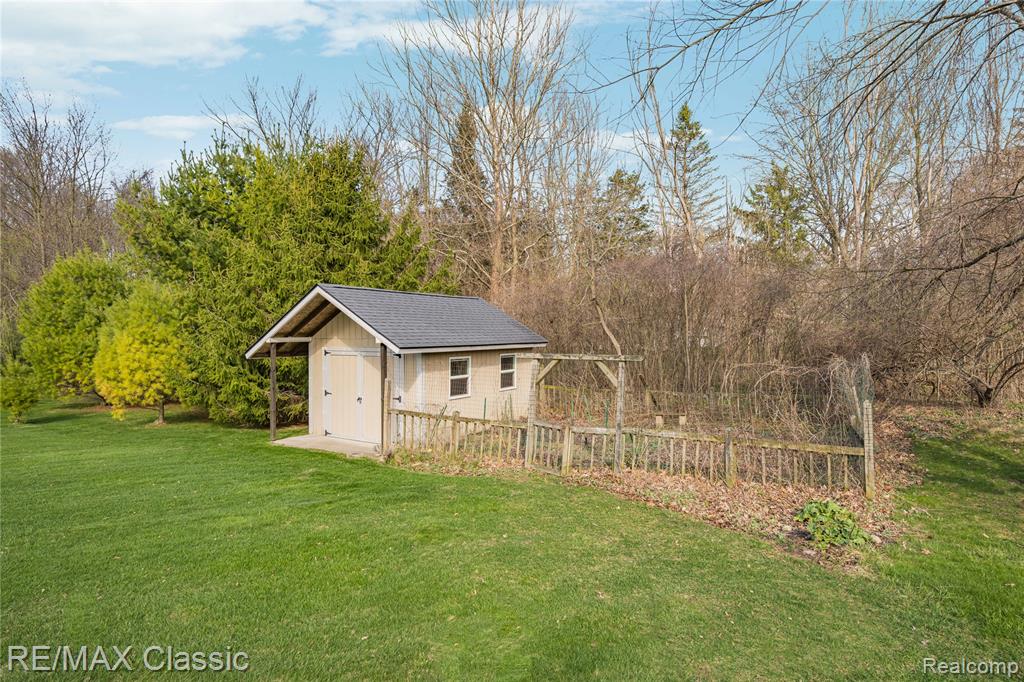 4930 Menominee Lane, Clarkston, MI 48348 — Photo 82