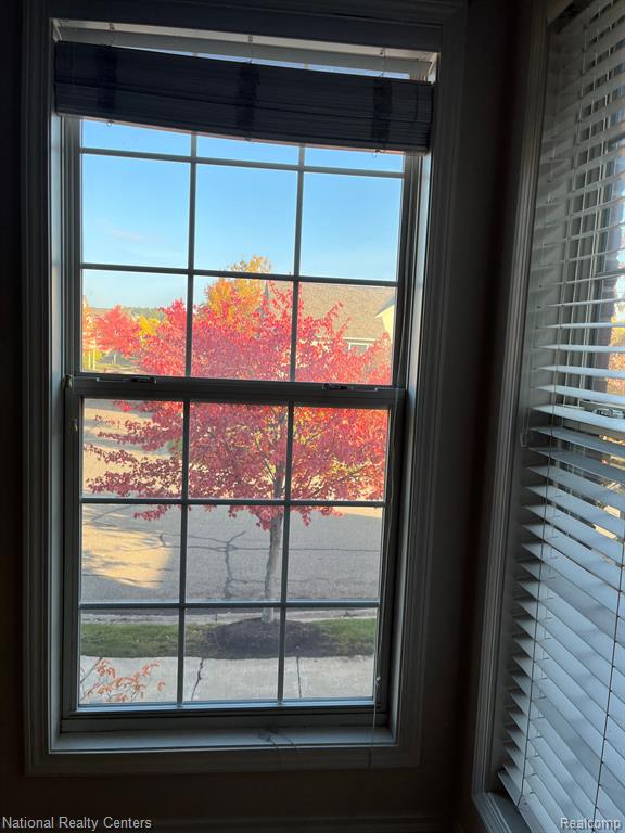 28071 CARLTON WAY Drive, Novi, MI 48377 — Photo 19