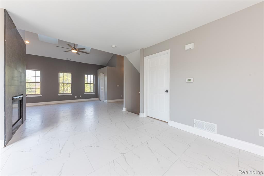 29242 W Glen Oaks, Farmington Hills, MI 48334 — Photo 9