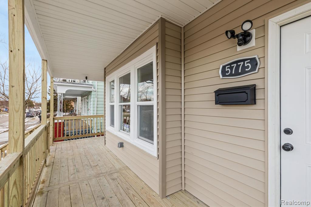 5775 HOLCOMB Street, Detroit, MI 48213 — Photo 2