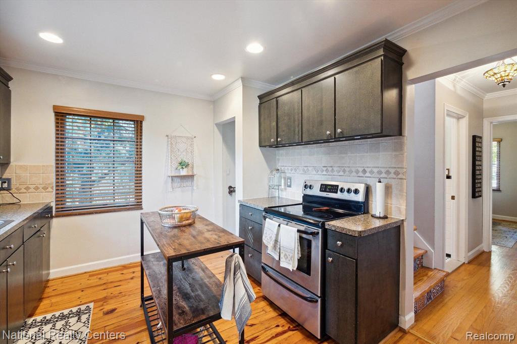 913 ORCHARD GROVE Drive, Royal Oak, MI 48067 — Photo 8