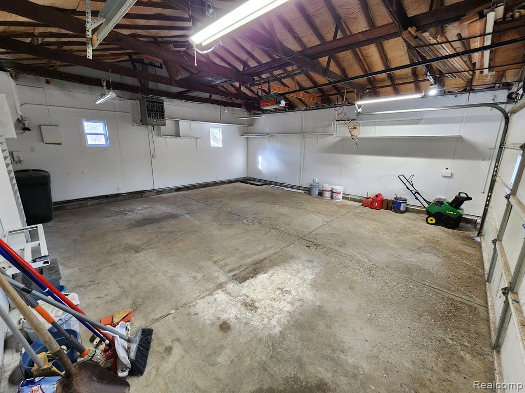 5082 CENTER Road, Grand Blanc, MI 48439 — Photo 15