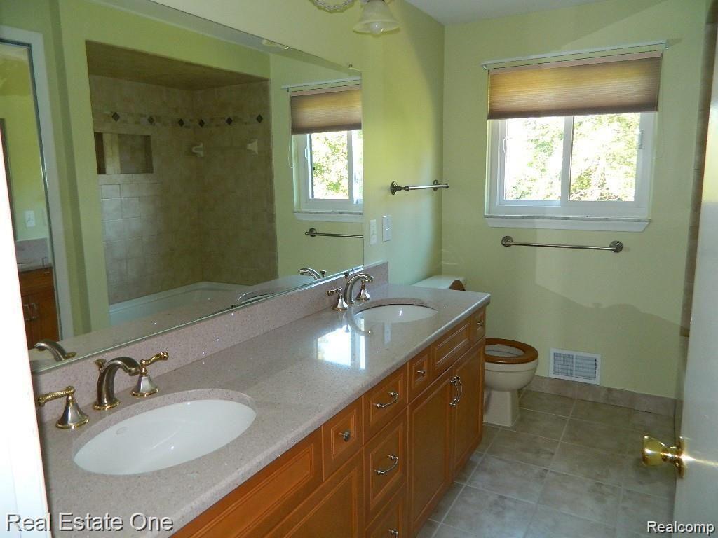 6927 Northpoint Drive, Troy, MI 48085 — Photo 27