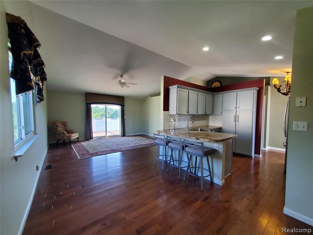 7281 Hawthorne Circle, Goodrich Vlg, MI — Photo 11