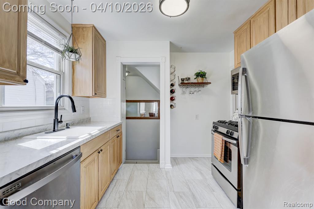 915 N Dorchester Avenue, Royal Oak, MI 48067 — Photo 11
