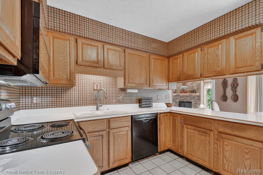 6656 Snowshoe Lane, Brighton, MI 48116 — Photo 17