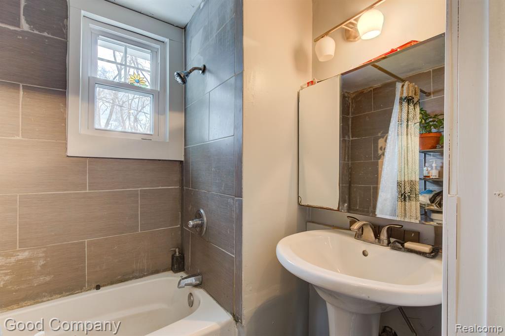 21020 BETHLAWN Boulevard, Ferndale, MI 48220 — Photo 9
