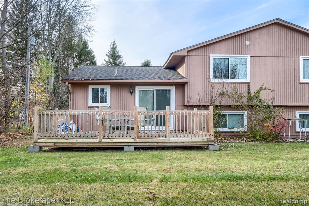 370 Oakwood Road, Ortonville, MI 48462 — Photo 28