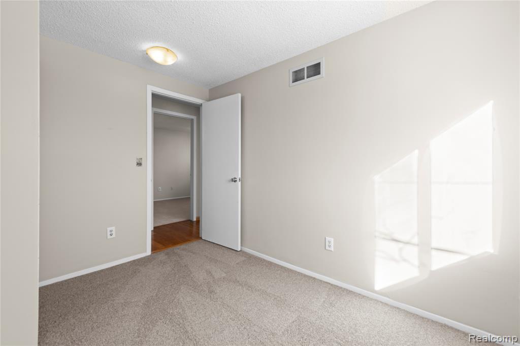 715 Woodingham Avenue, Waterford, MI 48328 — Photo 20