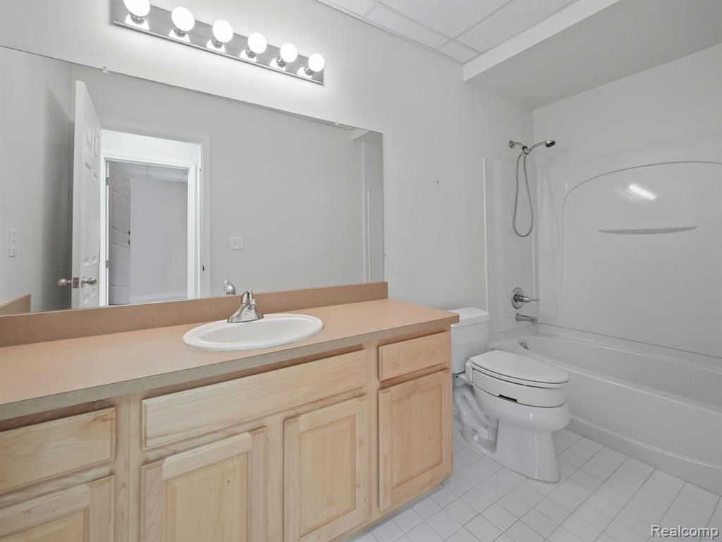 694 W BLUFF, Rochester Hills, MI 48307 — Photo 34