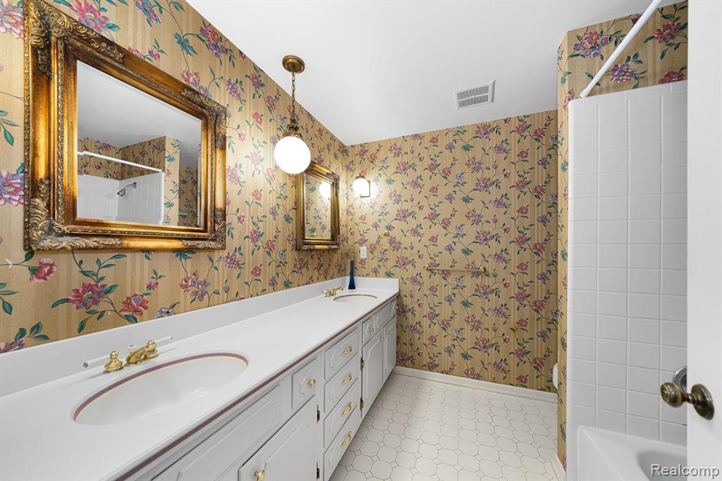 4717 MOHICAN Lane, Okemos, MI 48864 — Photo 16