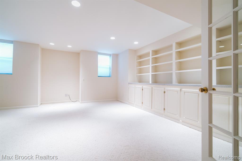 2426 HICKORY GLEN Drive, Bloomfield Hills, MI 48304 — Photo 30
