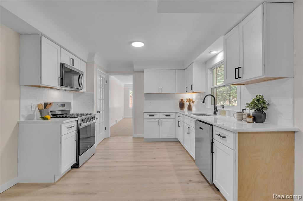 28720 Eldorado Pl, Lathrup Village, MI 48076 — Photo 15